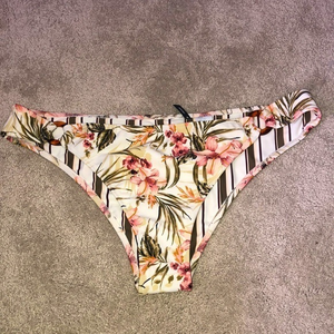 Abercrombie & Fitch Bikini‎ Bottom Cheekini XL New